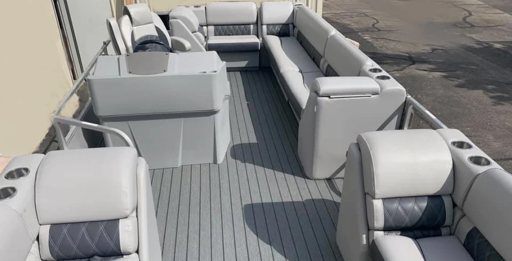 custom pontoon building